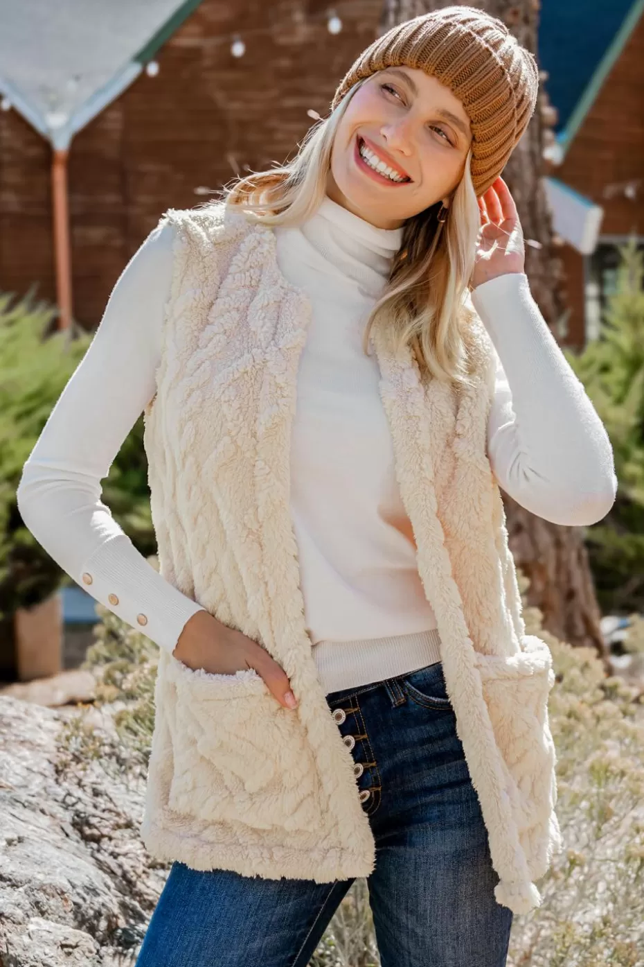 Clearance Cupshe Faux Fur Patch Pocket Vest Beige