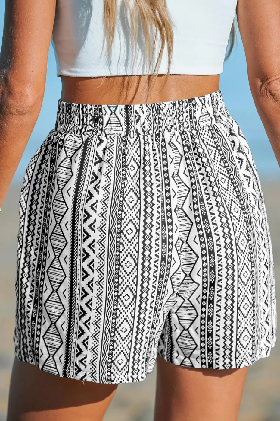 Outlet Cupshe Black & Geometric Drawstring Shorts White