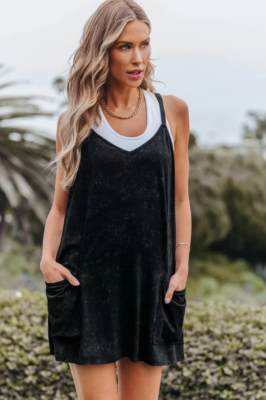 Cheap Cupshe Sleeveless V-Neck Pocket Mini Dress Black