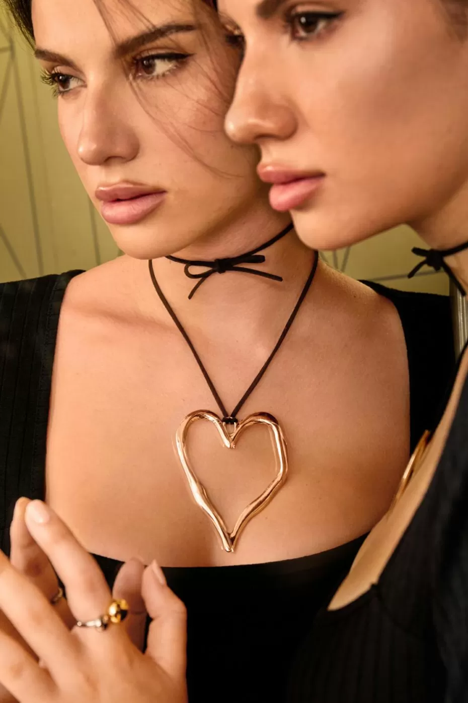 Outlet Cupshe Gold-Tone Wraparound Heart Choker Goldenrod