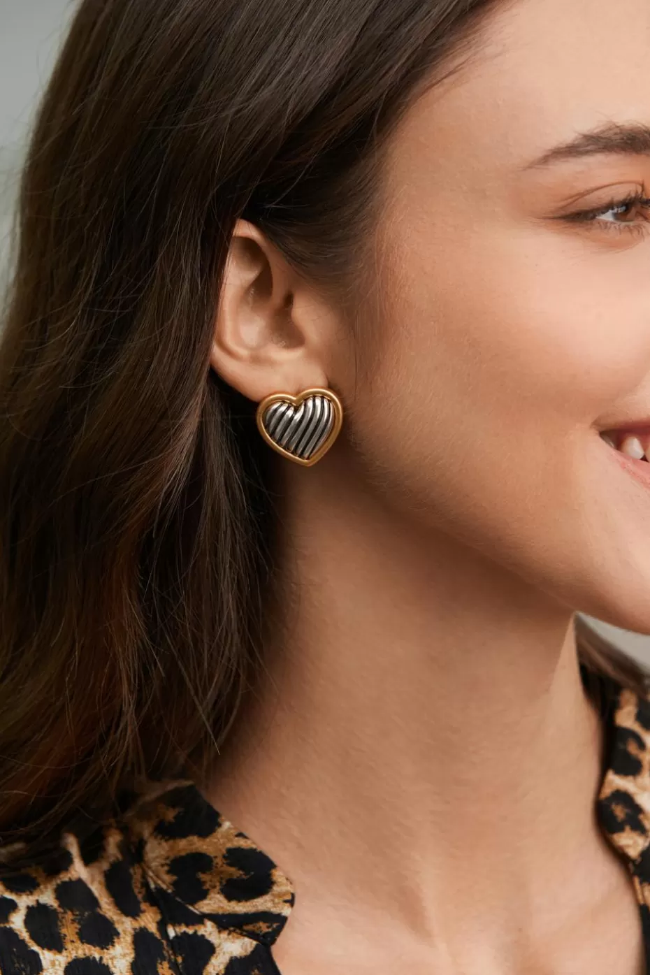 Flash Sale Cupshe Mixed Metal Heart Stud Earrings Goldenrod