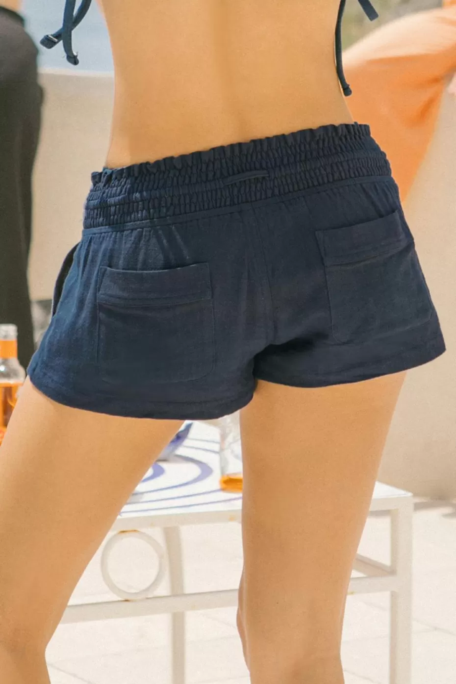 Outlet Cupshe Low-Rise Smocked Waist Straight Leg Shorts Navy