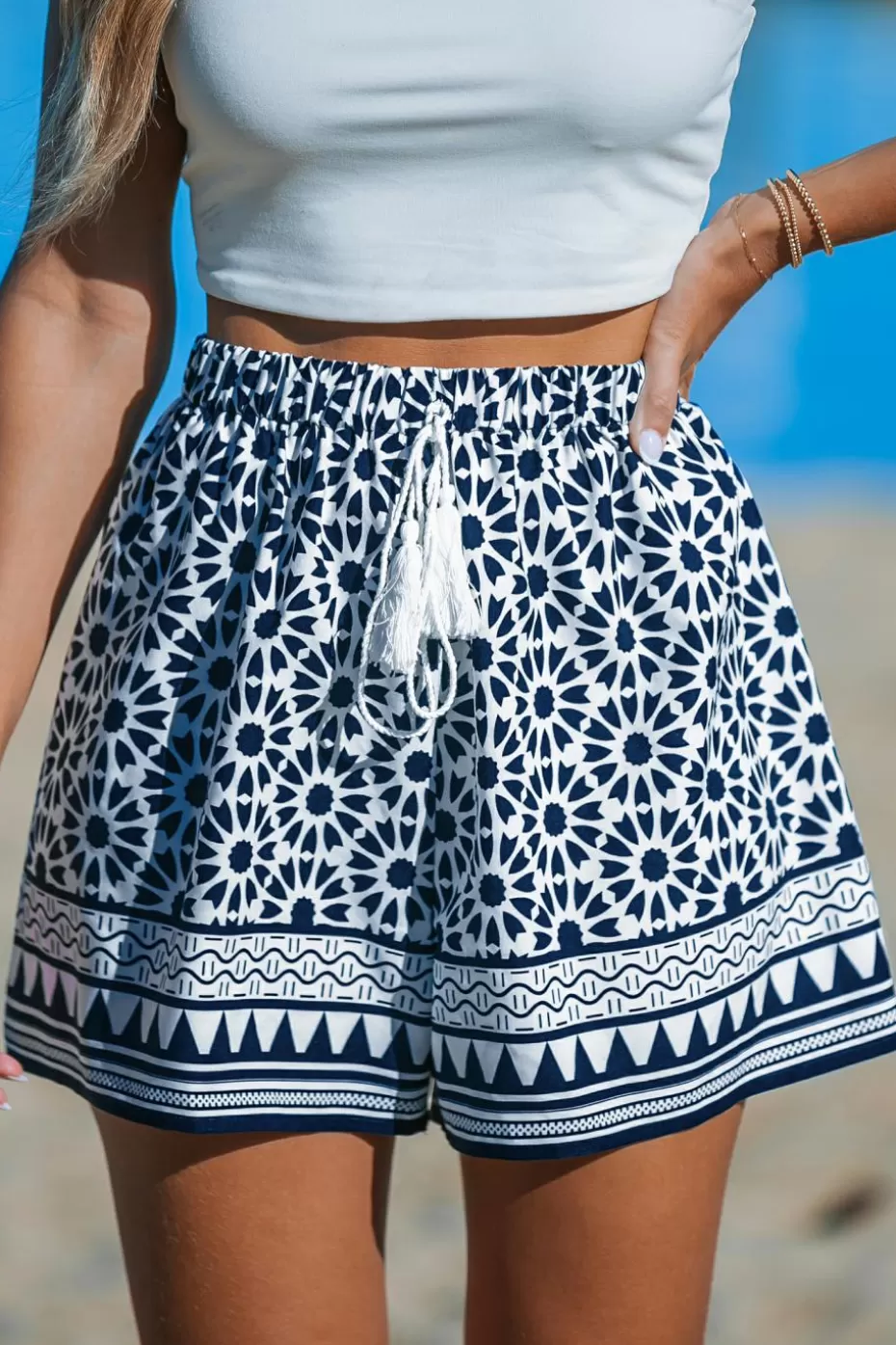Fashion Cupshe -and-White Geo Flared Leg Shorts Navy