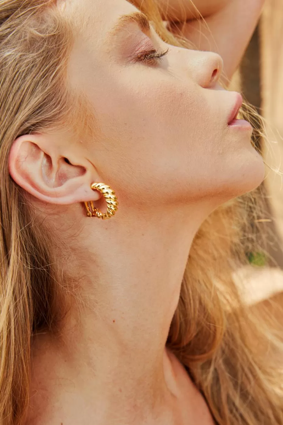 Outlet Cupshe Twisted Latch-Back Hoop Earrings Goldenrod