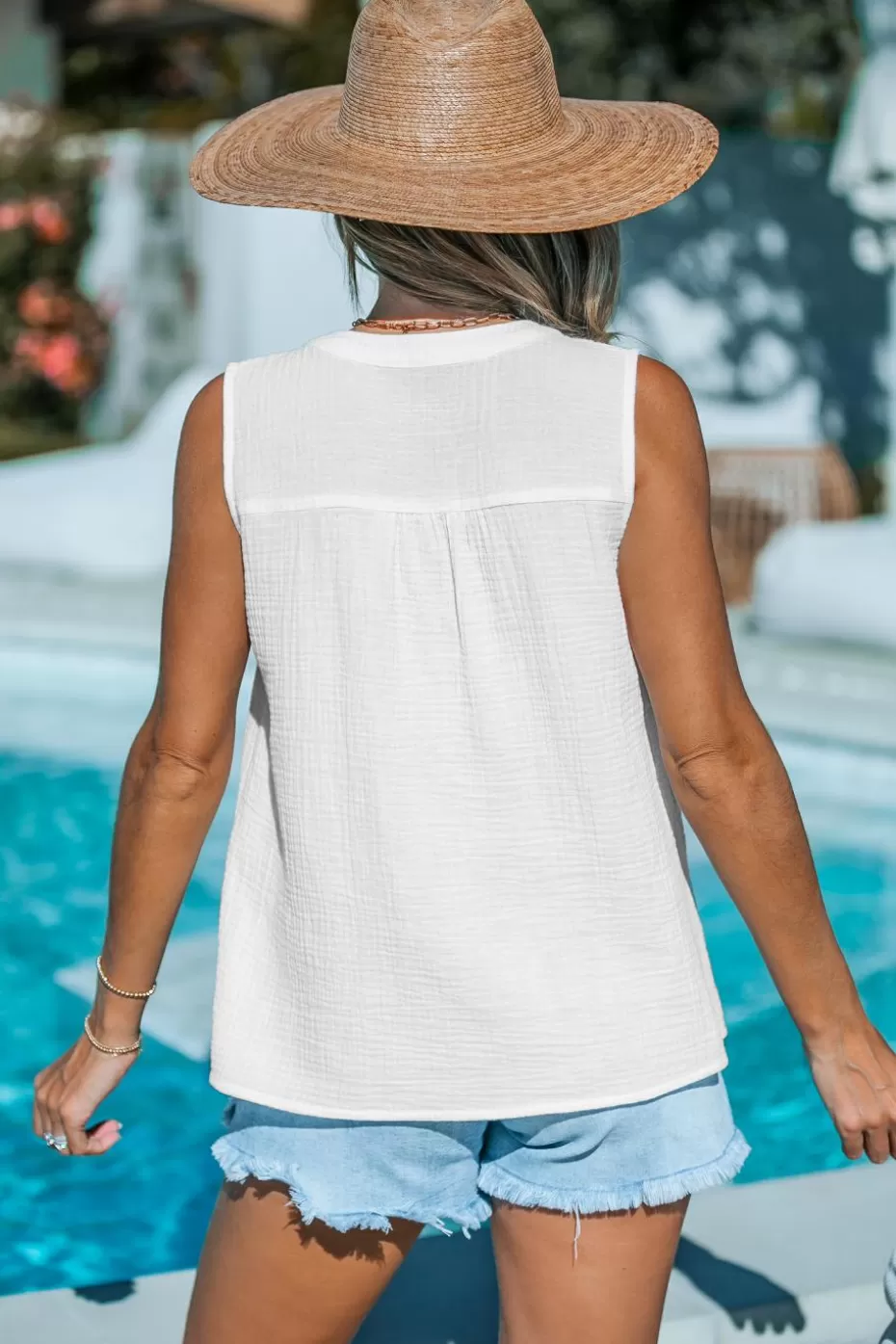 Flash Sale Cupshe V-Neck Sleeveless Crinkle Tank White