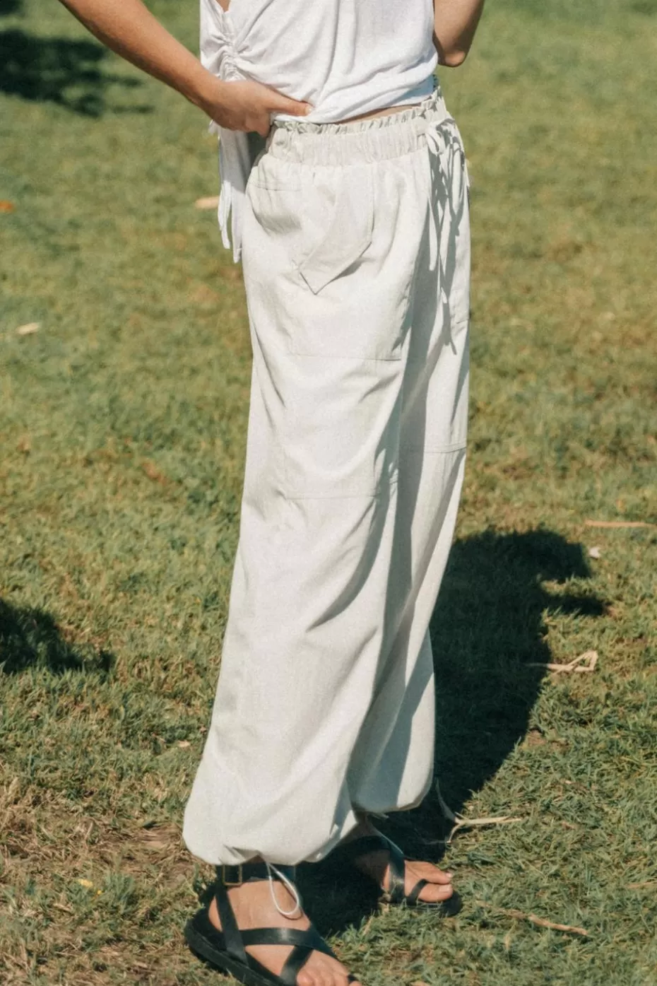Sale Cupshe Elastic Waist Tapered Leg Pants White
