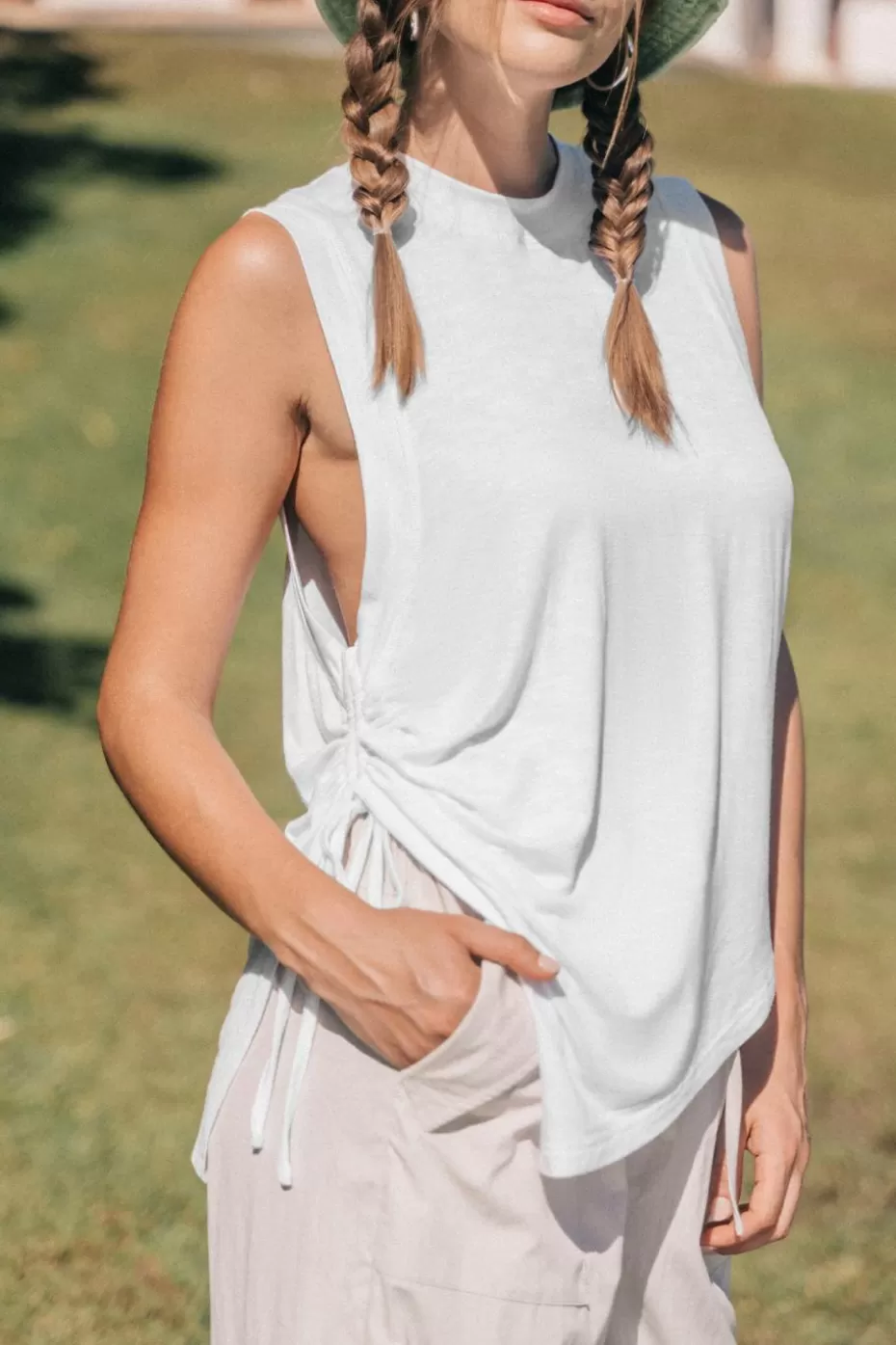 Best Sale Cupshe Sleeveless Round Neck Asymmetrical Tee White
