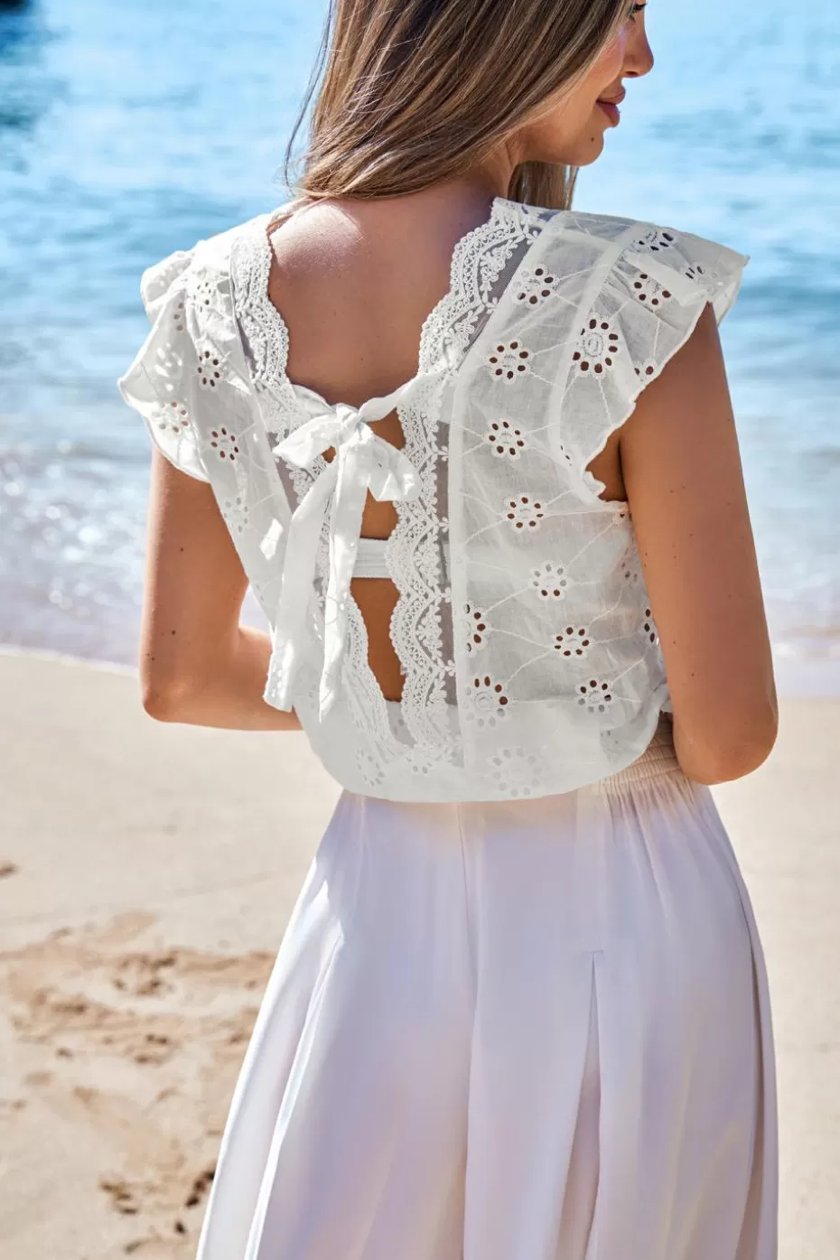 Hot Cupshe Sleeveless Scalloped V-Neck Eyelet Top White